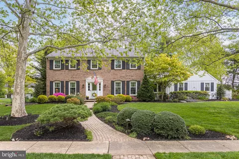 552 American Dr, Yardley, PA 19067
