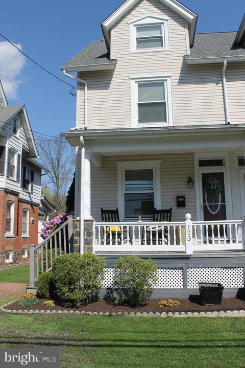 123 N Ambler St, Quakertown, PA 18951