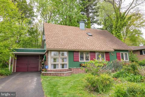 27 Terrace Rd, Levittown, PA 19056