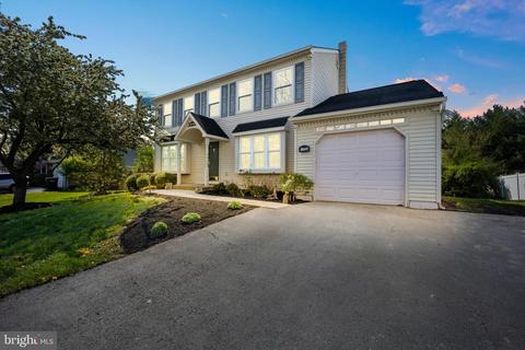 2397 Barnsleigh Dr, Bensalem, PA 19020
