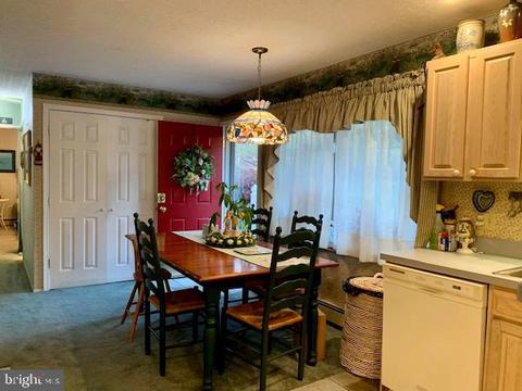 101 Farmbrook Dr, Levittown, PA 19055 photo 8
