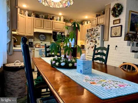101 Farmbrook Dr, Levittown, PA 19055 photo 6