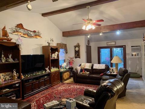 101 Farmbrook Dr, Levittown, PA 19055 photo 17