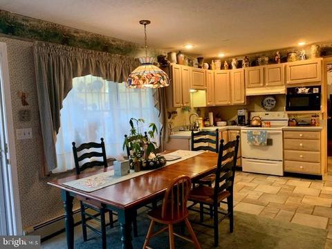 101 Farmbrook Dr, Levittown, PA 19055 photo 7