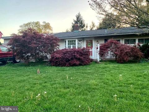 101 Farmbrook Dr, Levittown, PA 19055 photo 2