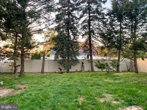 101 Farmbrook Dr, Levittown, PA 19055 photo 31