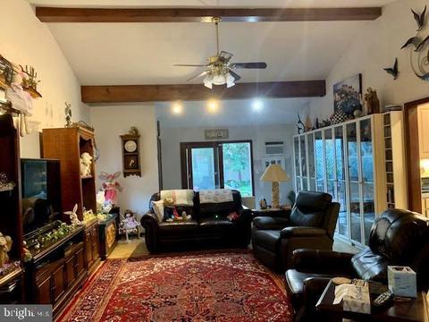 101 Farmbrook Dr, Levittown, PA 19055 photo 14
