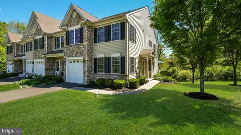 4 Woodspring Cir, Sellersville, PA 18960
