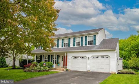 231 Willow Wood Dr, Doylestown, PA 18901