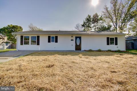 9 Butternut Rd, Levittown, PA 19057