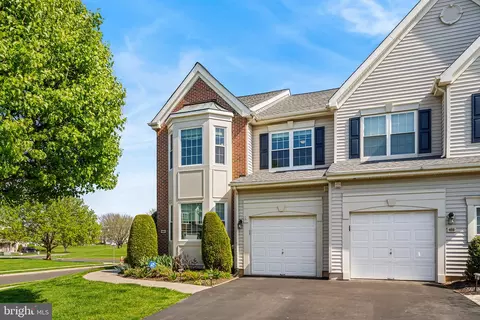 406 Silver Oak Ct, Warwick, PA 18974