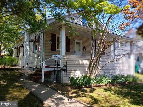 821 Magnolia Ave, Croydon, PA 19021