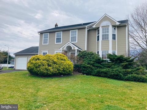 2445 Barnsleigh Dr, Bensalem, PA 19020