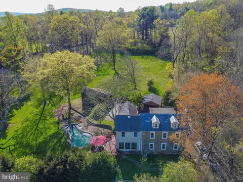 3430 Drifting Dr, Hellertown, PA 18055