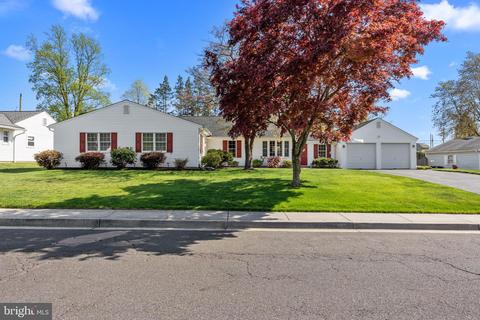618 Austin Dr, Fairless Hills, PA 19030
