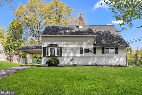 6 Rainbow Ln, Levittown, PA 19055