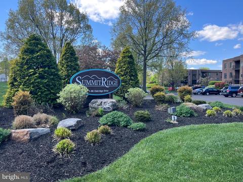 92 Oak Ridge Dr, Langhorne, PA 19047