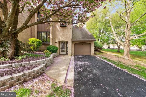 70 Golf Club Dr, Langhorne, PA 19047