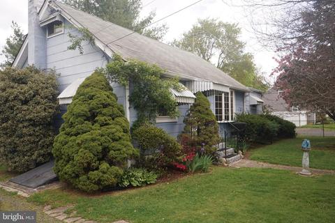 987 Dixon Ave, Croydon, PA 19021