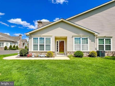 377 Shady Brook Dr, Langhorne, PA 19047