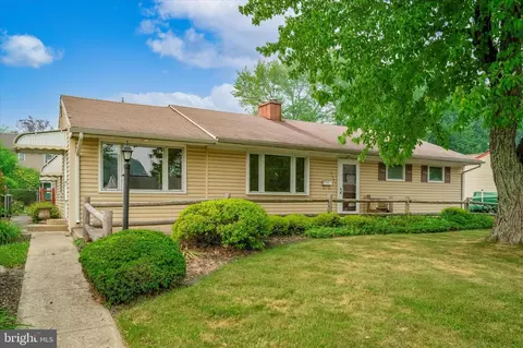 944 Circle Dr, Southampton, PA 18966