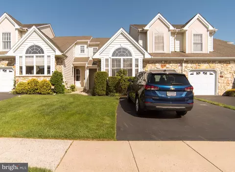 17 Grandview Dr, Warminster, PA 18974