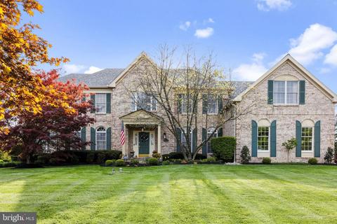 2071 Silverwood Dr, Newtown, PA 18940