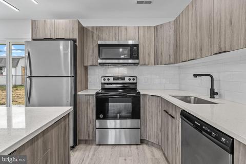 33 Micahill Rd, Levittown, PA 19056