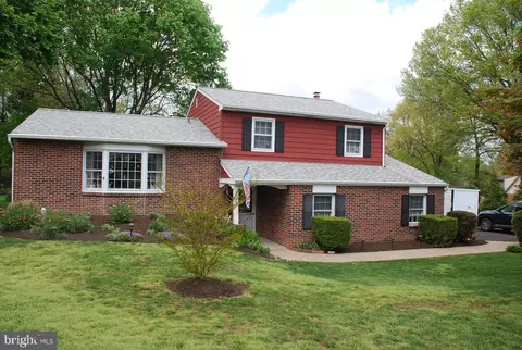 33 Hawk Cir, Doylestown, PA 18901