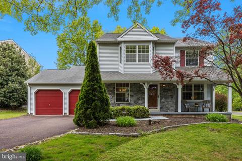 402 Surrey Ct, Sellersville, PA 18960