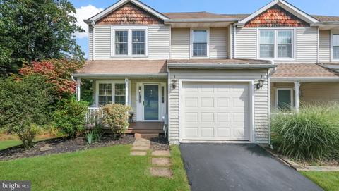 15 Cottonwood Dr, Southampton, PA 18966
