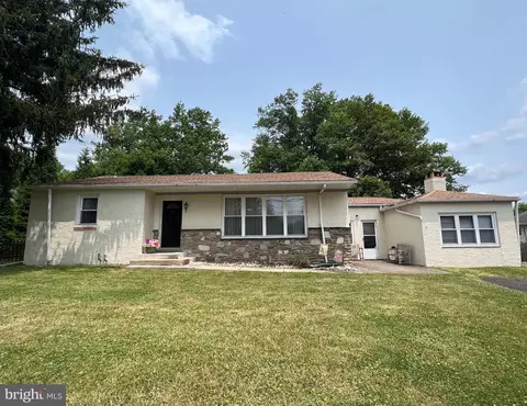 425 W County Line Rd, Huntingdon Valley, PA 19006