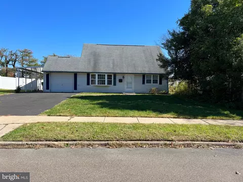 114 Plumtree Rd, Levittown, PA 19056