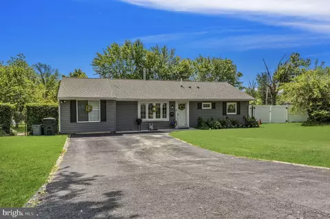 242 Trenton Rd, Fairless Hills, PA 19030