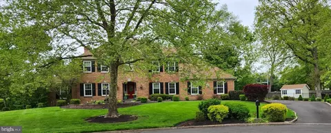 385 Cottonwood Dr, Langhorne, PA 19047