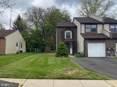 688 Whittier Dr, Warminster, PA 18974