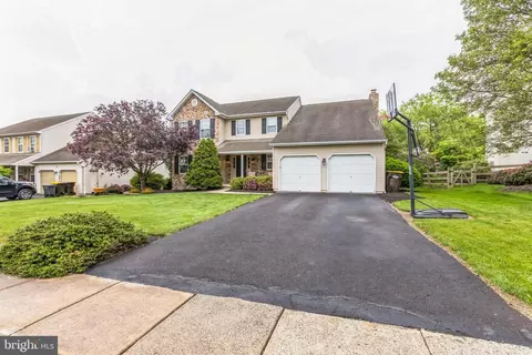 21 Firethorn Dr, Perkasie, PA 18944