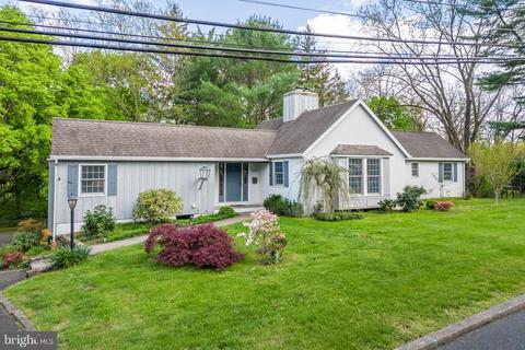222 E Walnut St, Sellersville, PA 18960
