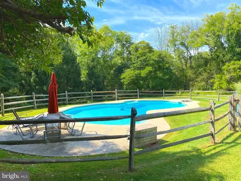 22 Breezy Dr, Erwinna, PA 18920