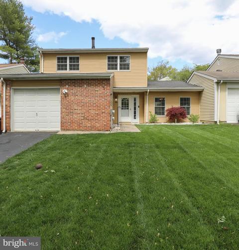 195 Commonwealth Dr, Newtown, PA 18940
