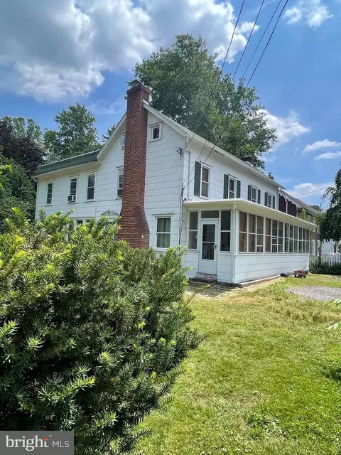 46 N Edgewater Ave, Yardley, PA 19067