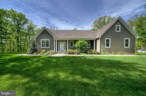 1424 Lonely Cottage Rd, Upper Black Eddy, PA 18972