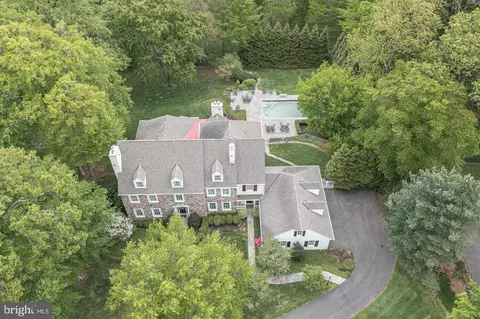 18 Timber Knoll Dr, Washington Crossing, PA 18977