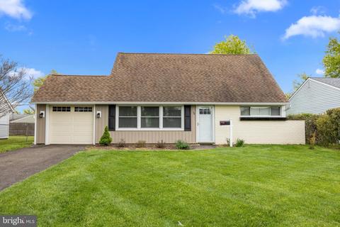 74 Indian Red Rd, Levittown, PA 19057