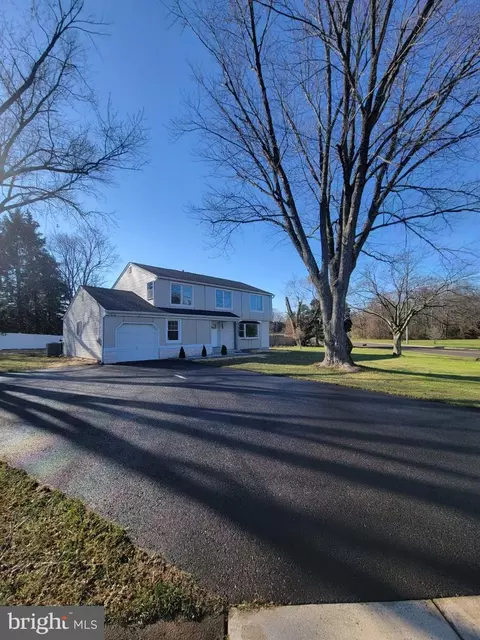 1009 Log College Dr, Warminster, PA 18974