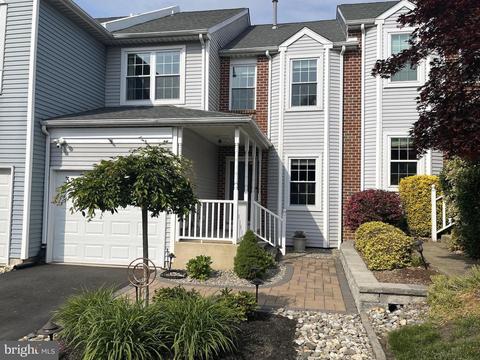33 Kirkwood Dr, Newtown, PA 18940