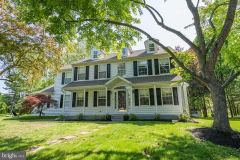 610 Chestnut Woods Dr, Yardley, PA 19067