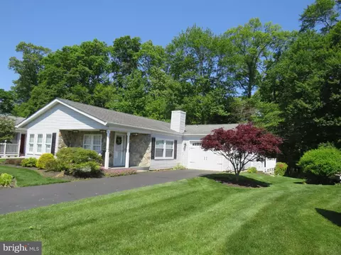 433 Spring Meadow Cir, New Hope, PA 18938