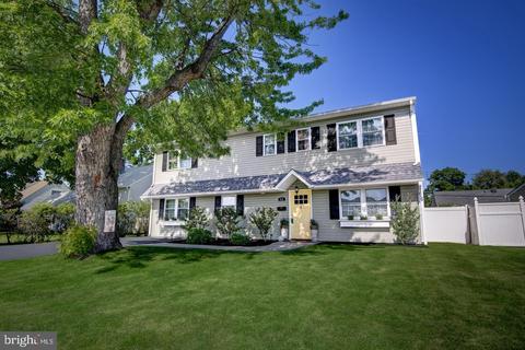 52 Nicklehill Ln, Levittown, PA 19054