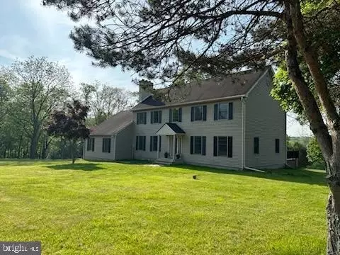210 E Dark Hollow Rd, Pipersville, PA 18947